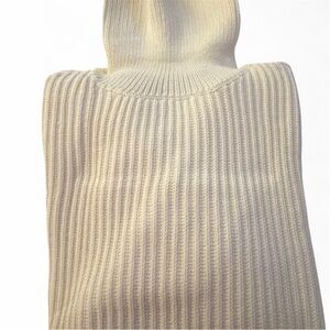 NWOT Nordstrom Cream Cableknit Turtleneck